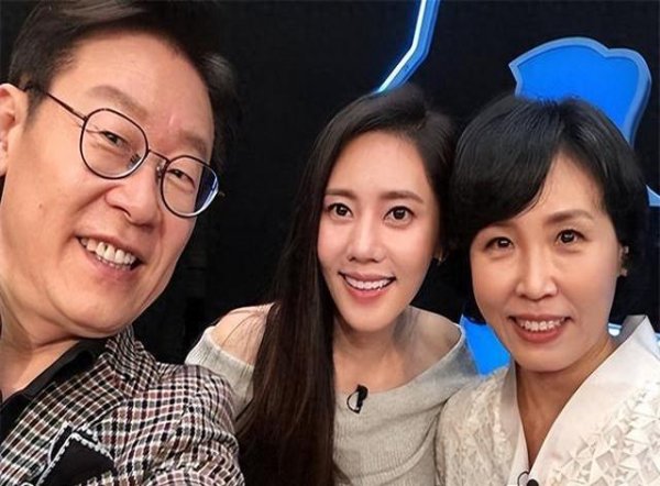 开yun体育网大众就把他和秋瓷炫这段往常挖了出来-Kaiyun网页版·「中国」开云官方网站 登录入口