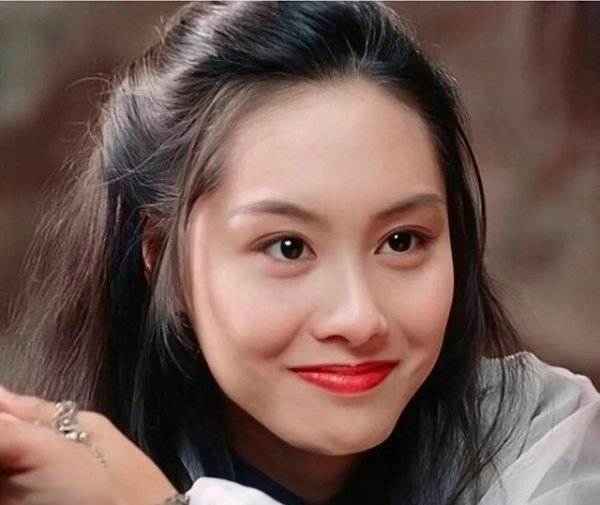 开yun体育网披着长发有种校园女神的即视感-Kaiyun网页版·「中国」开云官方网站 登录入口